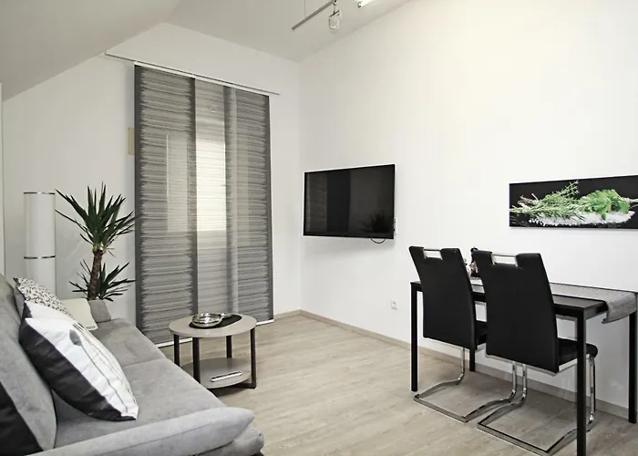 Boardinghouse Apartment *